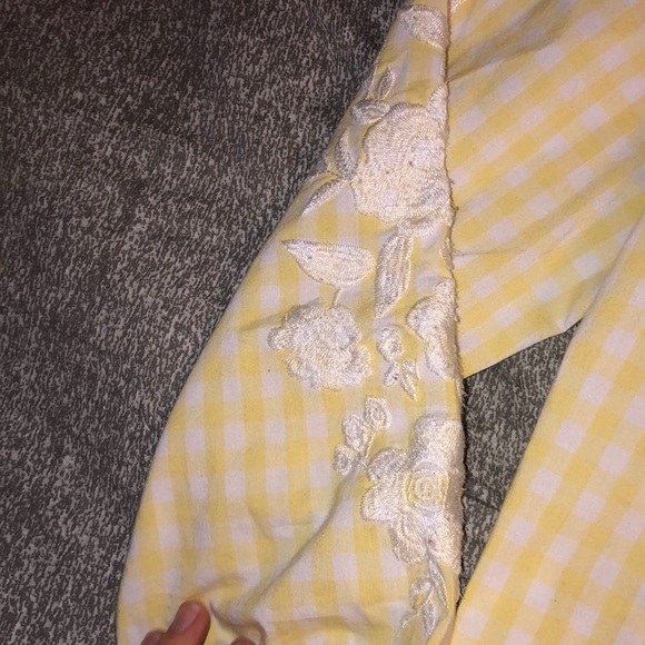 Hollister off the shoulder top - Picture 3 of 4